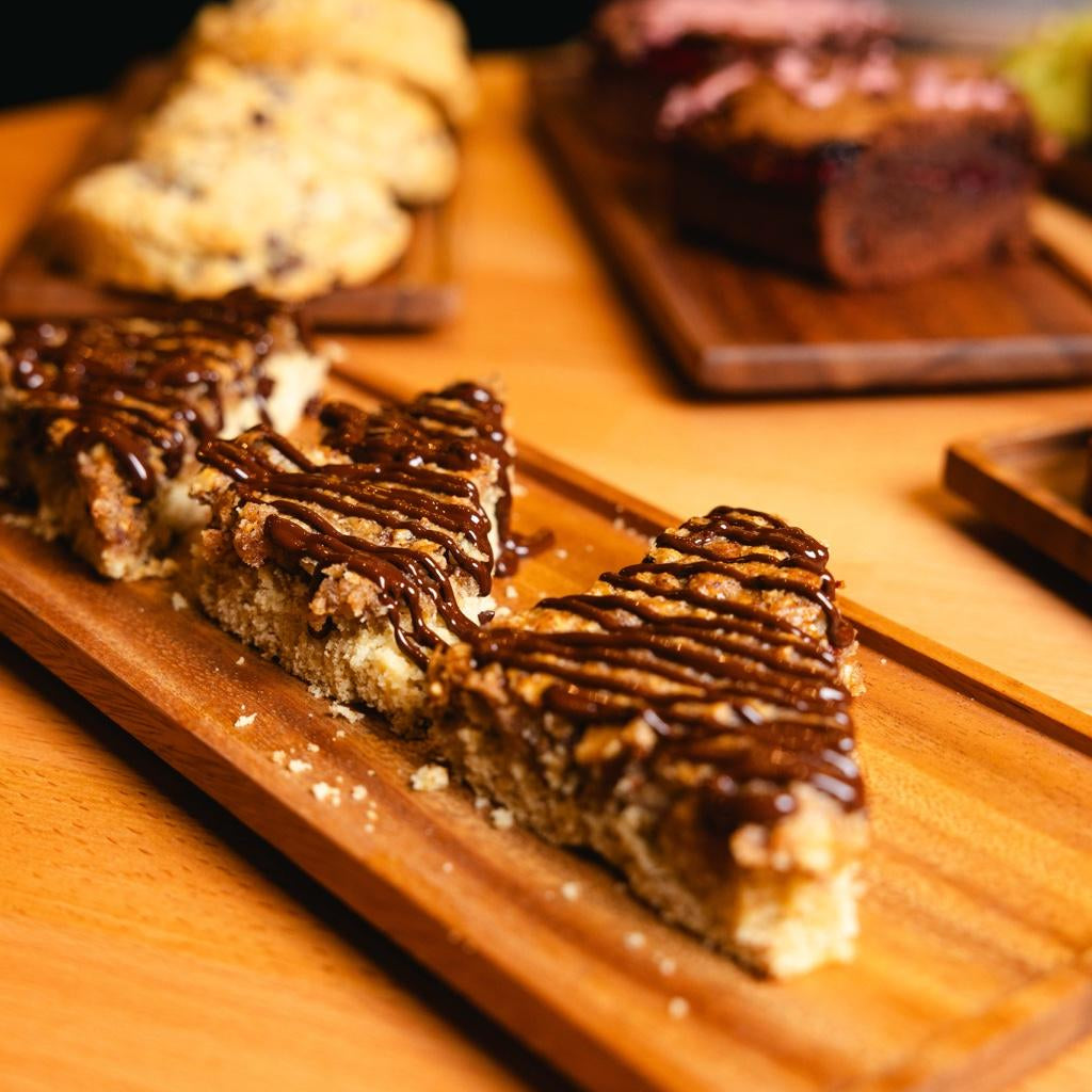 Nussecke mit Drizzle – Handgemachtes Gebäck bei Golden Bean
