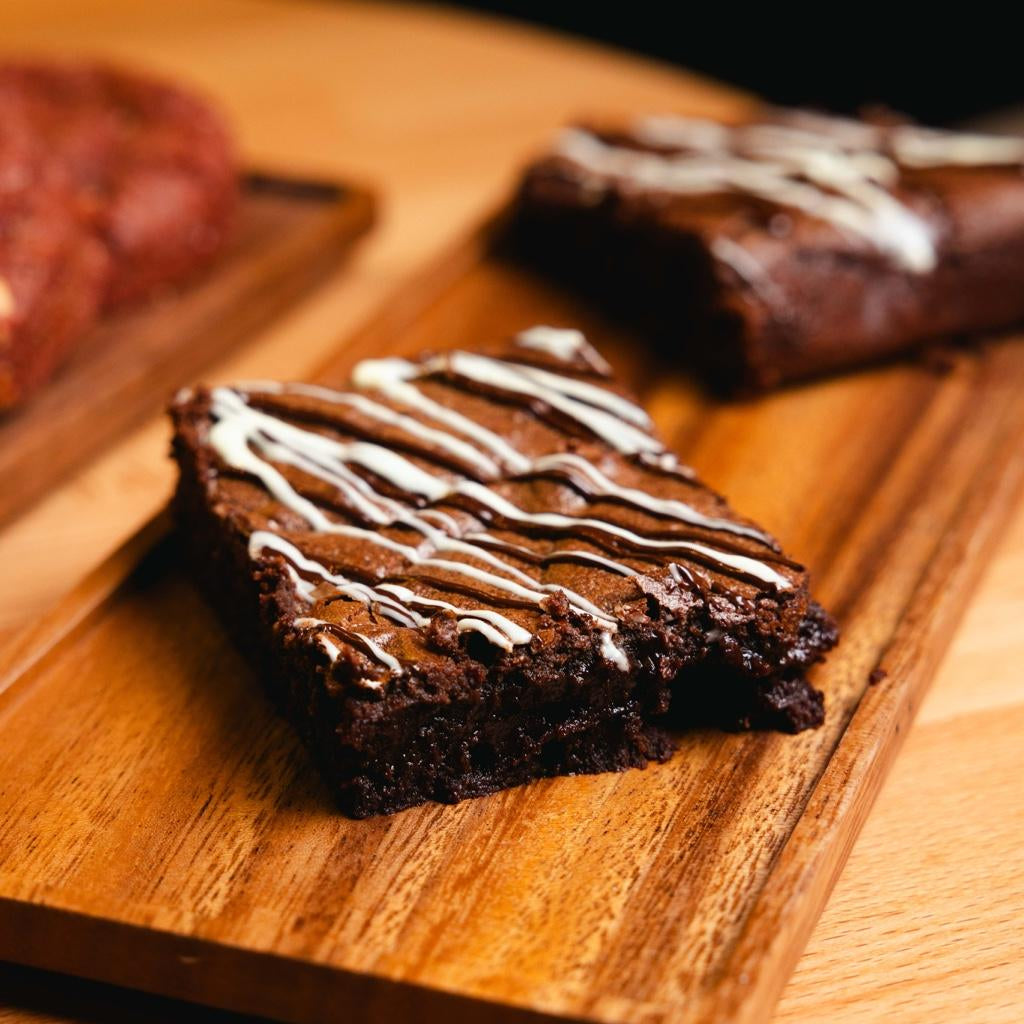 Fudgy Brownie mit Schokodrizzle – Dessert im Café Hamburg
