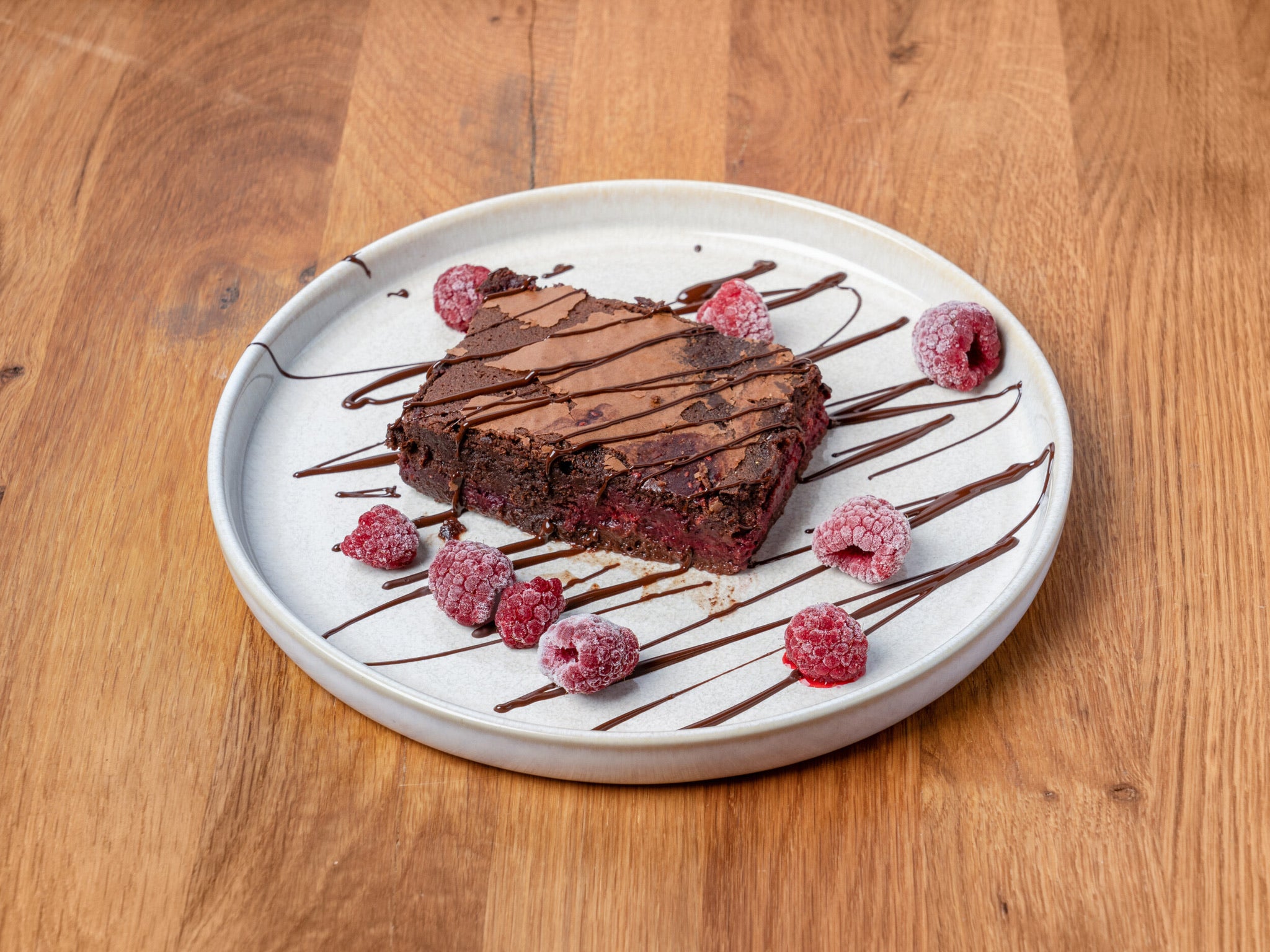 Brownie mit Himbeeren – hausgemacht bei Golden Bean