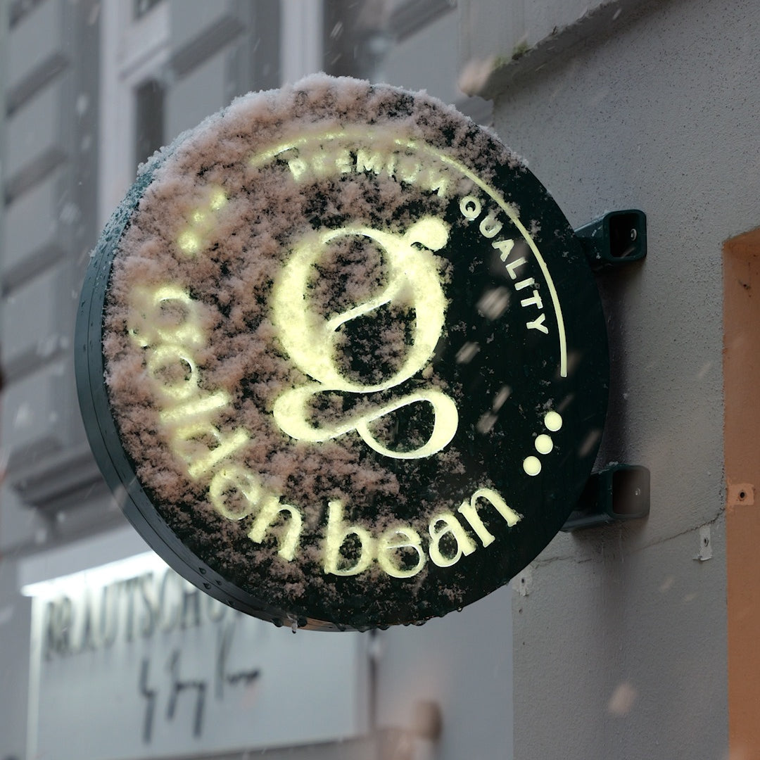 Golden Bean Leuchtreklame – Café in Hamburg entdecken