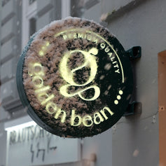 Golden Bean Leuchtreklame – Café in Hamburg entdecken